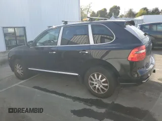 2010 Porsche Cayenne z VIN WP1AA2AP9ALA08542, wystawiony jako Copart lot #53385205 z przebiegiem 136 484 mil mil oraz Tytuł czysty. Historia ofert i sprzedaży dostępna na DreamBid. Obrazek 2.