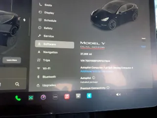 2024 Tesla Model Y Performance z VIN 7SAYGDEFXRF037934, wystawiony jako Copart lot #52126255 z przebiegiem 27 366 mil mil oraz Szkoda całkowita • Salvage title. Historia ofert i sprzedaży dostępna na DreamBid. Obrazek 9.