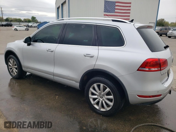 2012 Volkswagen Touareg Sport с VIN WVGFF9BP6CD001833, выставлен на аукционе Copart как лот 54188355 с пробегом 126 272 миль миль и Чистый • Clean title. История ставок и продаж доступна на DreamBid. Изображение 2.