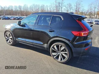 2021 Volvo XC40 z VIN YV4ED3UR3M2609918, wystawiony jako Copart lot #84349024 z przebiegiem 32 934 mil mil oraz Czysty tytuł • Clean title. Historia ofert i sprzedaży dostępna na DreamBid. Obrazek 2.