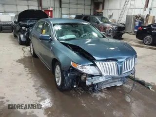 2010 Lincoln MKS z VIN 1LNHL9DR2AG601762, wystawiony jako IAAI lot #41943481 z przebiegiem 164 919 mil mil oraz . Historia ofert i sprzedaży dostępna na DreamBid. Obrazek 1.