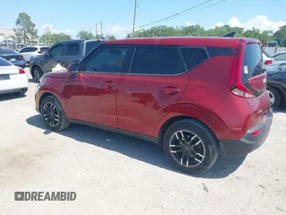 2022 Kia Soul LX with VIN KNDJ23AU9N7825549, listed as a IAAI auction lot 41940946 with 32,453 mi miles. Bid and sale history available at carsss.com. Image 3.
