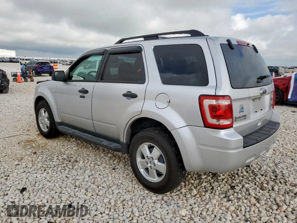 2012 Ford Escape XLT z VIN 1FMCU9DG5CKA92739, wystawiony jako Copart lot #62380375 z przebiegiem 68 755 mil mil oraz Szkoda całkowita • Salvage title. Historia ofert i sprzedaży dostępna na DreamBid. Obrazek 2.