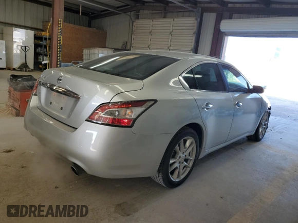 2014 Nissan Maxima S with VIN 1N4AA5AP1EC457227, listed as a Copart auction lot 46235375 with 160,468 mi miles and Salvage Title. Bid and sale history available at DreamBid. Image 3.