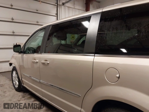 2014 Chrysler Town & Country Touring with VIN 2C4RC1BG3ER295722, listed as a IAAI auction lot 41705820 with 142,587 mi miles and . Bid and sale history available at DreamBid. Image 15.