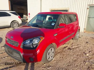 2013 Kia Soul with VIN KNDJT2A5XD7514632, listed as a IAAI auction lot 41767178 with 117,699 mi miles and . Bid and sale history available at DreamBid. Image 2.