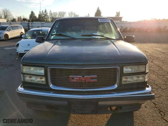 1997 GMC Suburban with VIN 3GKFK16RXVG513571, listed as a Copart auction lot 82086924 with 190,142 mi miles and Salvage Title. Bid and sale history available at carsss.com. Image 5.