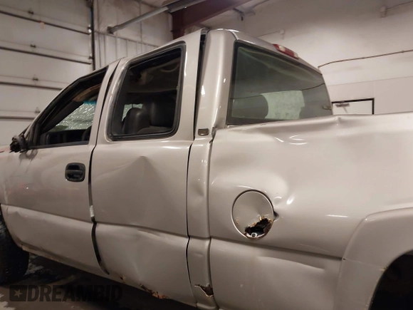 2004 Chevrolet Silverado 1500 with VIN 1GCEK19T74E385021, listed as a IAAI auction lot 41352639 with 152,734 mi miles and . Bid and sale history available at DreamBid. Image 17.