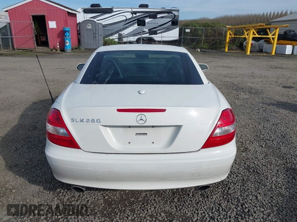 2008 Mercedes-Benz SLK 280 z VIN WDBWK54F68F189017, wystawiony jako IAAI lot #41990622 z przebiegiem 92 741 mil mil oraz . Historia ofert i sprzedaży dostępna na DreamBid. Obrazek 16.