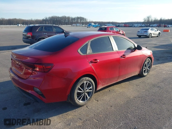 2022 Kia Forte LXS z VIN 3KPF24AD4NE472102, wystawiony jako IAAI lot #41810091 z przebiegiem 45 651 mil mil oraz . Historia ofert i sprzedaży dostępna na DreamBid. Obrazek 4.