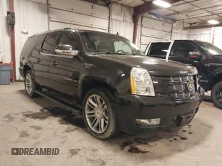 2013 Cadillac Escalade ESV Premium z VIN 1GYS4JEF7DR172568, wystawiony jako IAAI lot #41647681 z przebiegiem 170 300 mil mil oraz . Historia ofert i sprzedaży dostępna na DreamBid. Obrazek 1.