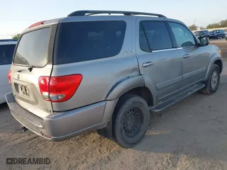 2005 Toyota Sequoia SR5 with VIN 5TDZT34AX5S260090, listed as a IAAI auction lot 41826887 with 231,033 mi miles. Bid and sale history available at carsss.com. Image 4.