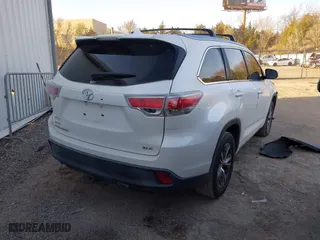 2014 Toyota Highlander XLE with VIN 5TDKKRFH9ES034849, listed as a IAAI auction lot 41792720 with 171,521 mi miles. Bid and sale history available at carsss.com. Image 4.