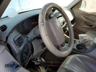 1998 Ford Expedition XLT z VIN 1FMFU18L1WLA02748, wystawiony jako Copart lot #52346135 z przebiegiem Nie podano mil oraz Nie do naprawy • Non repairable. Historia ofert i sprzedaży dostępna na DreamBid. Obrazek 9.