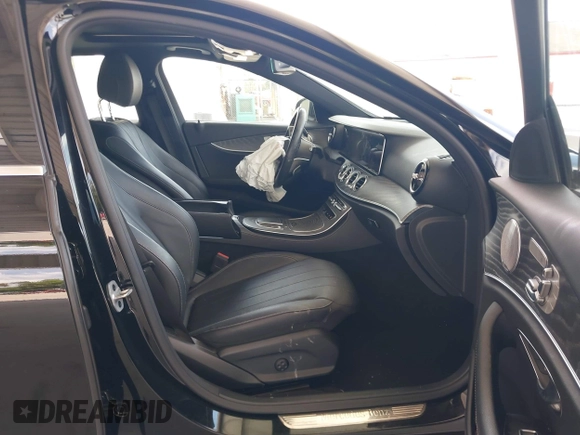 2021 Mercedes-Benz E 350 z VIN W1KZF8EB8MA873550, wystawiony jako IAAI lot #42299371 z przebiegiem 62 734 mil mil oraz . Historia ofert i sprzedaży dostępna na DreamBid. Obrazek 5.