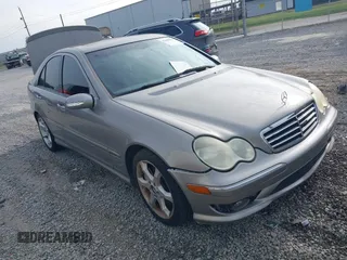 2007 Mercedes-Benz C 230 Sport z VIN WDBRF52H47F934920, wystawiony jako IAAI lot #42480555 z przebiegiem 169 508 mil mil oraz . Historia ofert i sprzedaży dostępna na DreamBid. Obrazek 1.