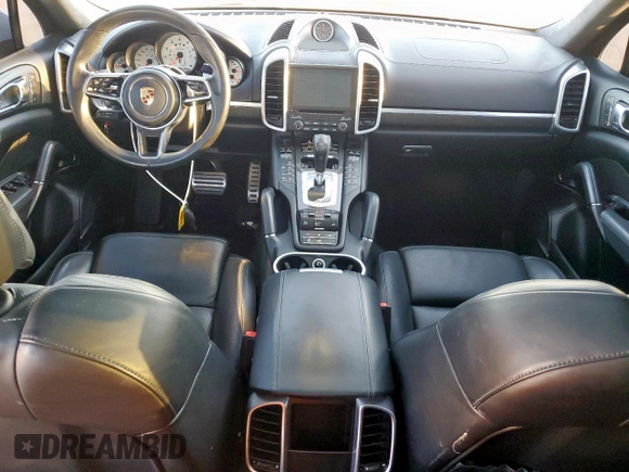 2017 Porsche Cayenne GTS z VIN WP1AD2A23HLA81234, wystawiony jako Copart lot #49897205 z przebiegiem 75 835 mil mil oraz Szkoda całkowita • Salvage title. Historia ofert i sprzedaży dostępna na DreamBid. Obrazek 8.