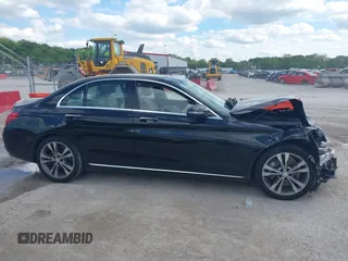 2016 Mercedes-Benz C 300 z VIN 55SWF4JB8GU131378, wystawiony jako IAAI lot #42206961 z przebiegiem Nie podano mil oraz . Historia ofert i sprzedaży dostępna na DreamBid. Obrazek 14.