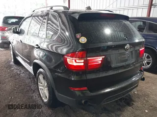 2011 BMW X5 35d z VIN 5UXZW0C54BL369201, wystawiony jako IAAI lot #42285920 z przebiegiem 158 287 mil mil oraz . Historia ofert i sprzedaży dostępna na DreamBid. Obrazek 3.