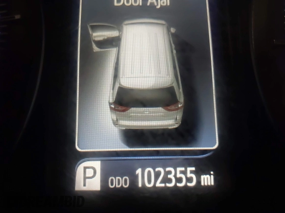 2015 Toyota Sienna XLE with VIN 5TDYK3DC3FS677780, listed as a IAAI auction lot 42155459 with 102,355 mi miles. Bid and sale history available at carsss.com. Image 15.