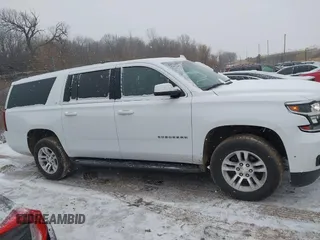 2019 Chevrolet Suburban LT with VIN 1GNSCHKC6KR200750, listed as a IAAI auction lot 41571058 with 38,819 mi miles. Bid and sale history available at carsss.com. Image 13.