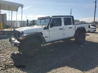 2021 Jeep Gladiator Sport z VIN 1C6JJTAG1ML575959, wystawiony jako Copart lot #42724835 z przebiegiem 57 235 mil mil oraz Szkoda całkowita • Salvage title. Historia ofert i sprzedaży dostępna na DreamBid. Obrazek 1.