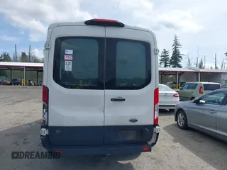 2019 Ford Transit z VIN 1FTBW2CM0KKB30319, wystawiony jako IAAI lot #42003985 z przebiegiem 396 456 mil mil oraz . Historia ofert i sprzedaży dostępna na DreamBid. Obrazek 16.