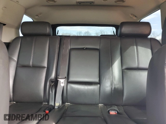 2008 Chevrolet Tahoe 3LT z VIN 1GNFK13018R206030, wystawiony jako Copart lot #50588455 z przebiegiem 124 088 mil mil oraz Czysty tytuł • Clean title. Historia ofert i sprzedaży dostępna na DreamBid. Obrazek 10.