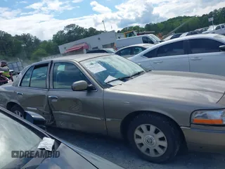 2003 Mercury Grand Marquis LS Premium z VIN 2MEFM75WX3X683205, wystawiony jako IAAI lot #42177139 z przebiegiem 200 521 mil mil oraz . Historia ofert i sprzedaży dostępna na DreamBid. Obrazek 13.