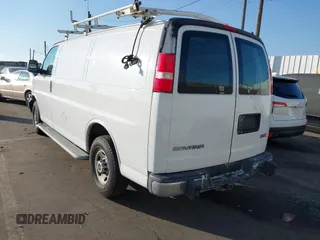2017 GMC Savana Cargo Van with VIN 1GTW7AFF7H1911097, listed as a IAAI auction lot 41457566 with 192,508 mi miles. Bid and sale history available at carsss.com. Image 3.