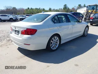 2013 BMW 5 Series 528i xDrive with VIN WBAXH5C50DD108318, listed as a IAAI auction lot 42131197 with 72,119 mi miles. Bid and sale history available at carsss.com. Image 4.