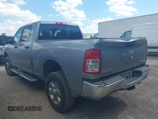 2024 Ram 2500 Big Horn z VIN 3C6UR5DL1RG336569, wystawiony jako IAAI lot #42595091 z przebiegiem 30 453 mil mil oraz . Historia ofert i sprzedaży dostępna na DreamBid. Obrazek 3.