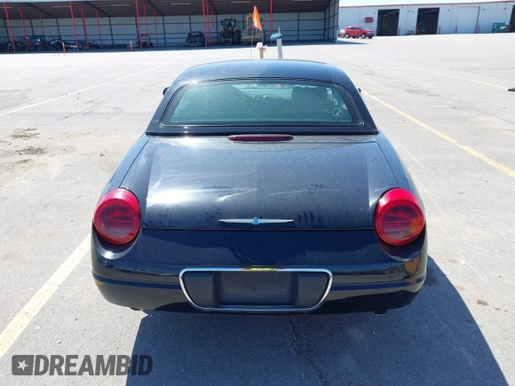 2004 Ford Thunderbird Deluxe z VIN 1FAHP60AX4Y103613, wystawiony jako IAAI lot #41962198 z przebiegiem 81 765 mil mil oraz . Historia ofert i sprzedaży dostępna na DreamBid. Obrazek 17.