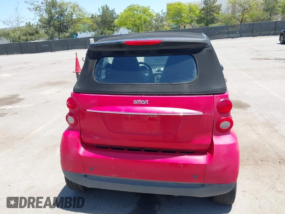 2011 Smart fortwo Passion z VIN WMEEK3BA7BK427739, wystawiony jako IAAI lot #42224225 z przebiegiem 31 675 mil mil oraz . Historia ofert i sprzedaży dostępna na DreamBid. Obrazek 17.