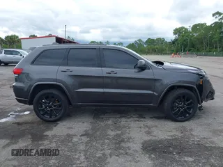2018 Jeep Grand Cherokee Altitude z VIN 1C4RJEAG2JC428214, wystawiony jako IAAI lot #42661661 z przebiegiem 81 859 mil mil oraz . Historia ofert i sprzedaży dostępna na DreamBid. Obrazek 14.