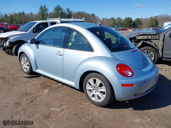 2010 Volkswagen New Beetle Coupe with VIN 3VWRG3AG4AM022921, listed as a IAAI auction lot 42048260 with 75,900 mi miles. Bid and sale history available at carsss.com. Image 3.