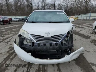2012 Toyota Sienna XLE z VIN 5TDDK3DC6CS043440, wystawiony jako Copart lot #50408865 z przebiegiem 229 239 mil mil oraz Szkoda całkowita • Salvage title. Historia ofert i sprzedaży dostępna na DreamBid. Obrazek 5.