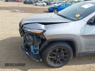 2015 Jeep Cherokee Sport с VIN 1C4PJMAB6FW662609, выставлен на аукционе IAAI как лот 42501537 с пробегом 182 800 миль миль и . История ставок и продаж доступна на DreamBid. Изображение 6.