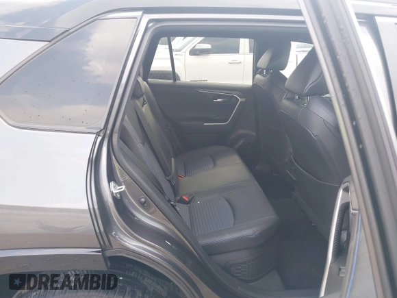 2021 Toyota RAV4 Hybrid XSE z VIN 4T3E6RFV7MU062914, wystawiony jako IAAI lot #42285928 z przebiegiem 46 639 mil mil oraz . Historia ofert i sprzedaży dostępna na DreamBid. Obrazek 8.