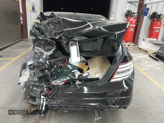 2014 Mercedes-Benz C 250 Sport z VIN WDDGF4HB6EG158079, wystawiony jako IAAI lot #41670460 z przebiegiem 169 214 mil mil oraz . Historia ofert i sprzedaży dostępna na DreamBid. Obrazek 16.