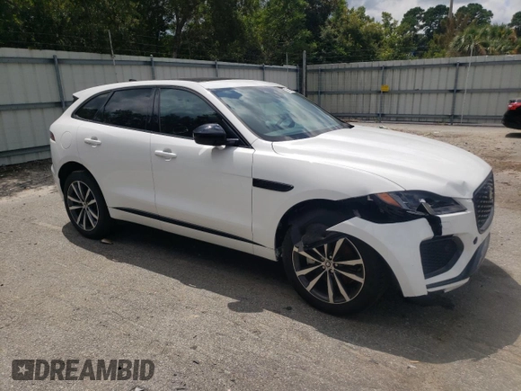 2024 Jaguar F-Pace R-Dynamic S z VIN SADCT2EX5RA722985, wystawiony jako Copart lot #69051054 z przebiegiem 6 691 mil mil oraz Szkoda całkowita • Salvage title. Historia ofert i sprzedaży dostępna na DreamBid. Obrazek 4.