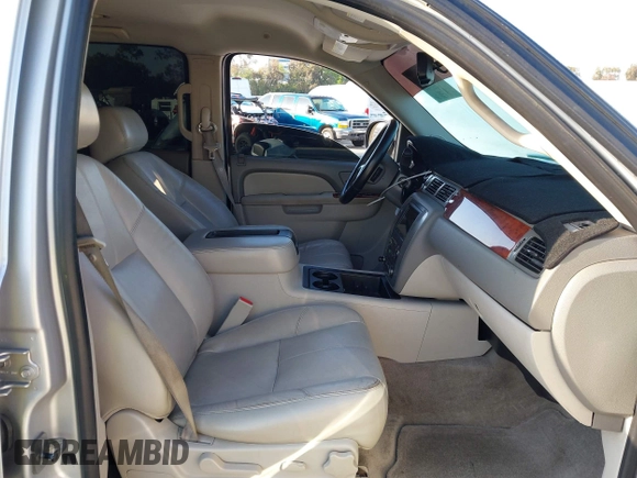 2010 GMC Yukon SLT with VIN 1GKUCCE00AR255901, listed as a IAAI auction lot 42149960 with 196,014 mi miles. Bid and sale history available at carsss.com. Image 5.