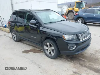 2016 Jeep Compass Latitude with VIN 1C4NJDEB8GD695268, listed as a IAAI auction lot 41724921 with 137,118 mi miles. Bid and sale history available at carsss.com. Image 1.