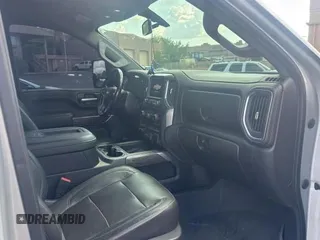 2020 Chevrolet Silverado 3500HD LTZ z VIN 1GC4YUEY8LF208936, wystawiony jako Copart lot #59998105 z przebiegiem 72 985 mil mil oraz Czysty tytuł • Clean title. Historia ofert i sprzedaży dostępna na DreamBid. Obrazek 5.