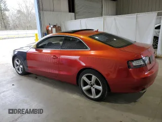 2009 Audi A5 z VIN WAUDK78T09A013256, wystawiony jako Copart lot #43283925 z przebiegiem 134 066 mil mil oraz Czysty tytuł • Clean title. Historia ofert i sprzedaży dostępna na DreamBid. Obrazek 2.