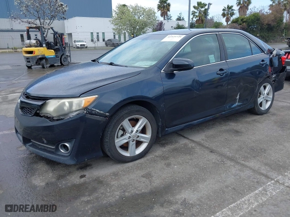 2014 Toyota Camry L with VIN 4T1BF1FKXEU385715, listed as a IAAI auction lot 41924726 with 187,486 mi miles. Bid and sale history available at carsss.com. Image 2.
