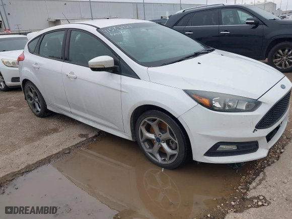 2015 Ford Focus ST with VIN 1FADP3L91FL268867, listed as a IAAI auction lot 41583424 with 169,426 mi miles. Bid and sale history available at carsss.com. Image 1.