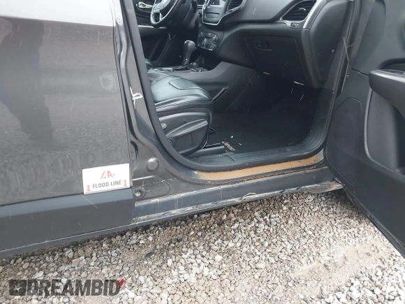 2019 Jeep Cherokee Latitude Plus with VIN 1C4PJMLB0KD191740, listed as a IAAI auction lot 41585682 with 91,755 mi miles. Bid and sale history available at carsss.com. Image 6.