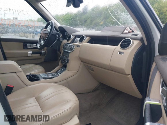 2016 Land Rover LR4 HSE z VIN SALAG2V65GA827367, wystawiony jako IAAI lot #42351913 z przebiegiem 108 481 mil mil oraz . Historia ofert i sprzedaży dostępna na DreamBid. Obrazek 5.