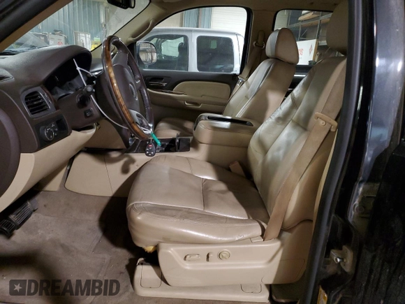 2009 GMC Yukon Denali z VIN 1GKFK03209J115789, wystawiony jako Copart lot #44224165 z przebiegiem 221 292 mil mil oraz Szkoda całkowita • Salvage title. Historia ofert i sprzedaży dostępna na DreamBid. Obrazek 7.